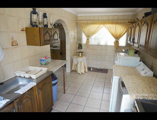 7 BEDROOM HOUSE FOR SALE IN SUNWARD PARK